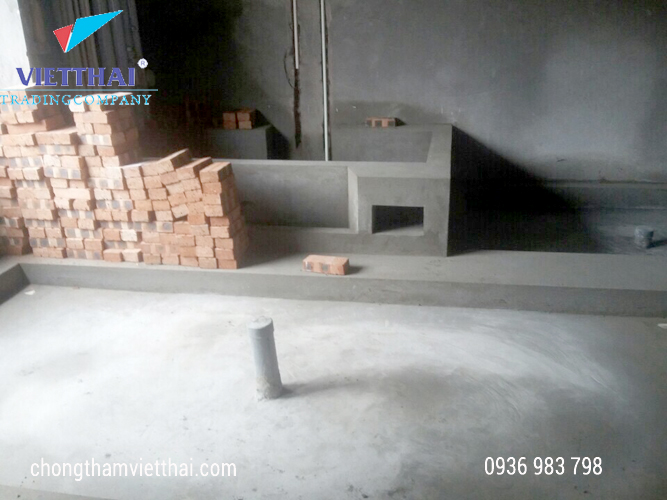 bước 1 dọn dẹp nhà vệ sinh sạch sẽ