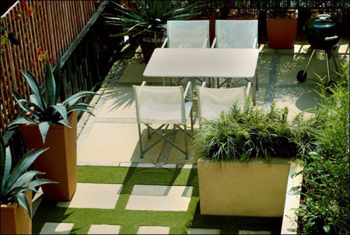 Cải tạo vườn áp mái là một cách giải quyết vấn đề chống thấm sân thượng hiệu quả. Hãy xem hình ảnh để biết thêm chi tiết về việc cải tạo vườn áp mái để chống thấm sân thượng của bạn.
